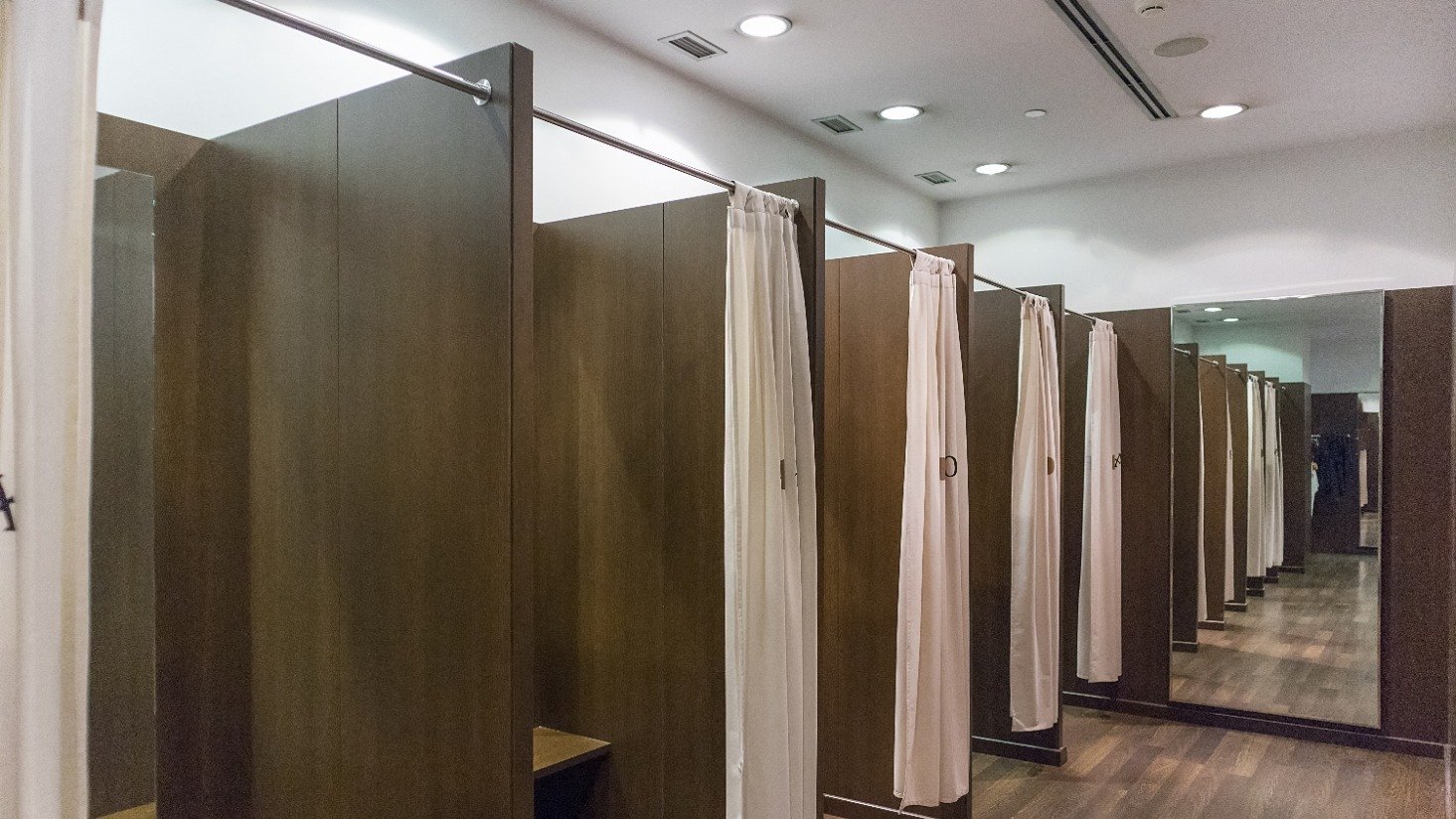 Cleaning and air quality recommendations for fitting rooms